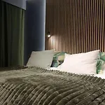Hotel & Sallavalkea 2*