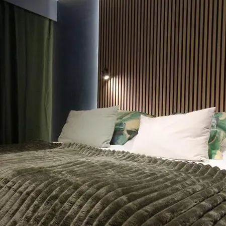 Otel & Sallavalkea 2*