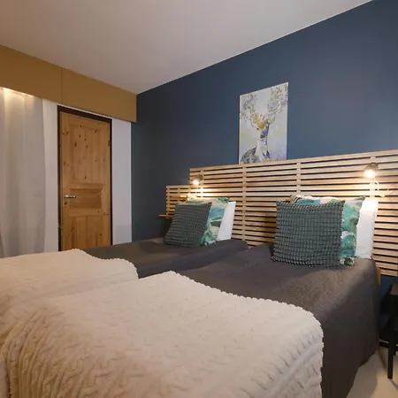 & Sallavalkea Otel 2*