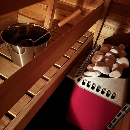 Otel & Sallavalkea 2*