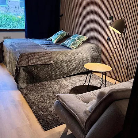 Hotel & Sallavalkea 2*